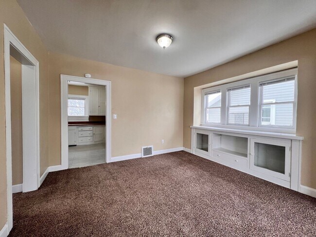 Building Photo - 1947 Sussex Pl