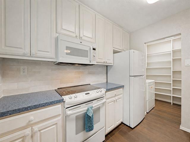 Building Photo - 3032 Hollandale Ln