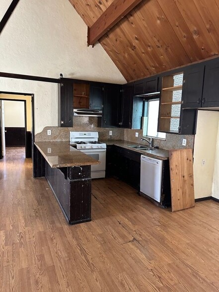 Building Photo - 200 E Country Club Blvd