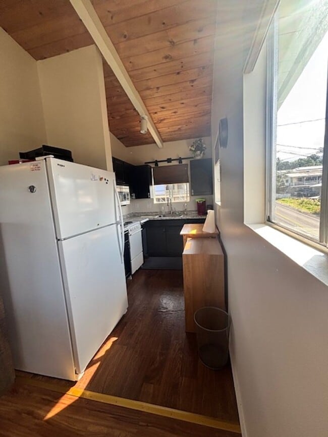 Building Photo - 75-177 Kalani St