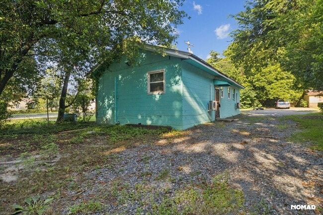 Building Photo - Charming 1BR Duplex in Fort Valley