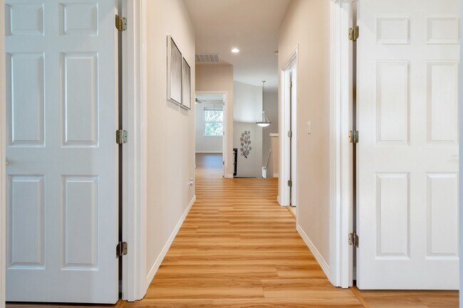 Building Photo - 5392 NW Crady Ln