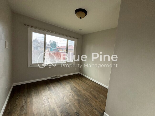 Building Photo - 1058 Mojave St