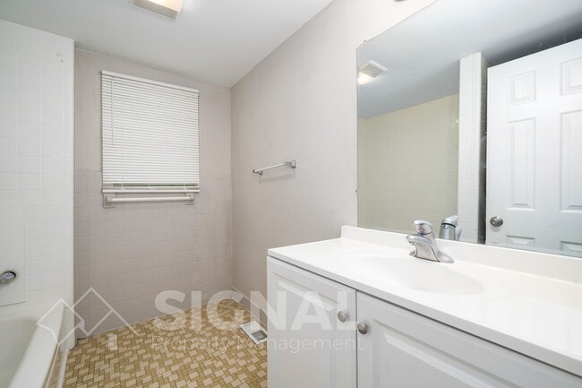 Building Photo - 72 Swindle Dr
