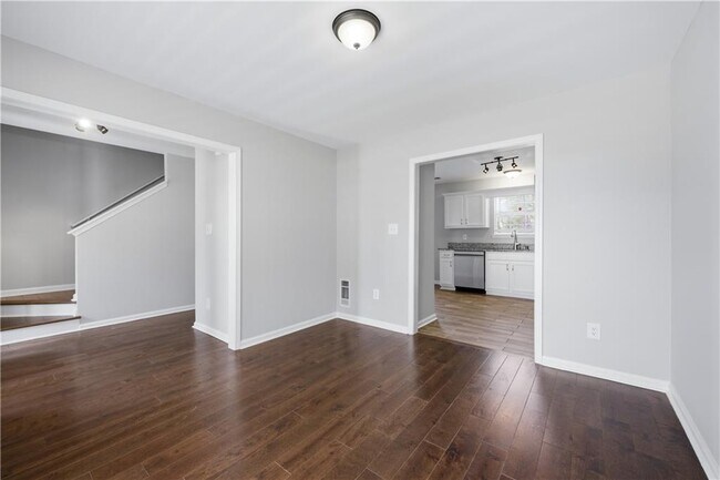 Building Photo - 1098 Village Creek