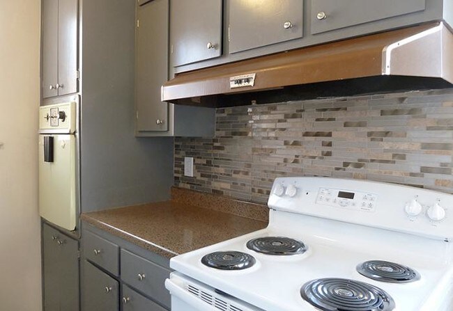 Building Photo - bedroom in Denver CO 80220