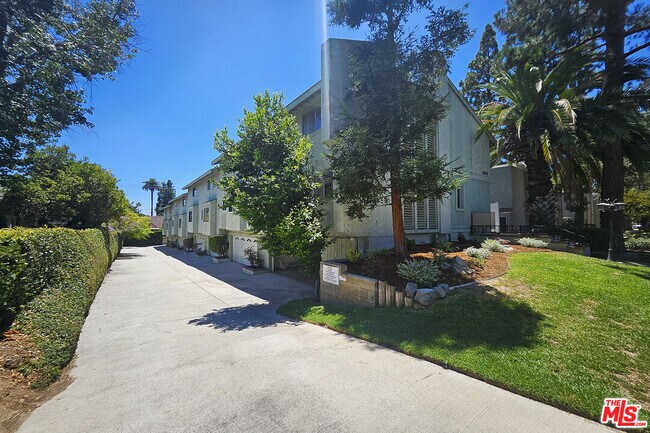 Building Photo - 1454 E Orange Grove Blvd