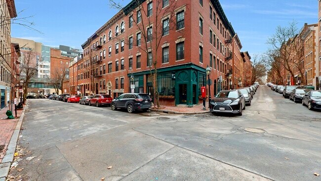 Building Photo - 85 Phillips St