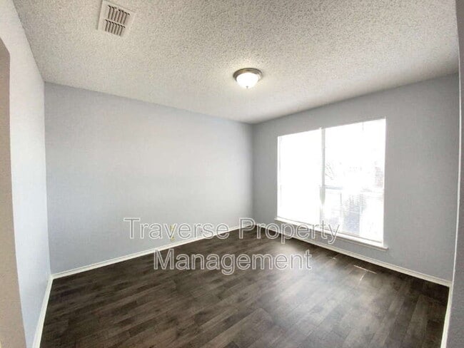 Building Photo - 5204 Vista Verde Dr