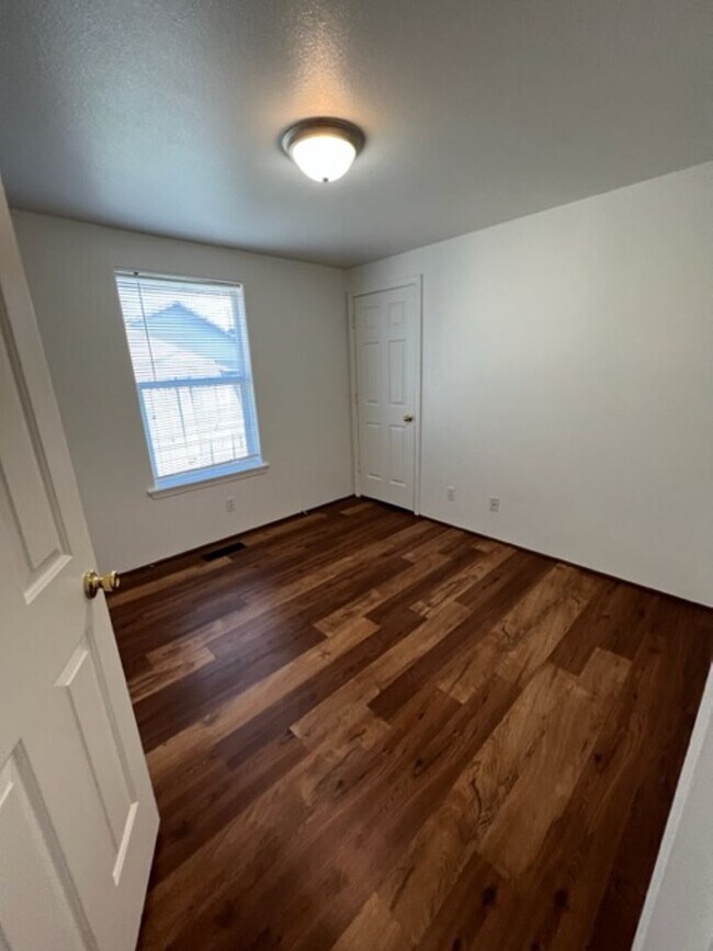 Building Photo - 710-710 Cedar St