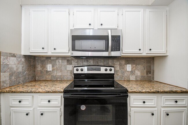 Building Photo - 9809 Richmond Ave.