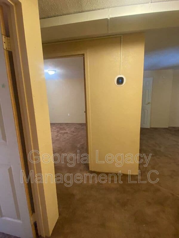 Building Photo - 65 Hughes St