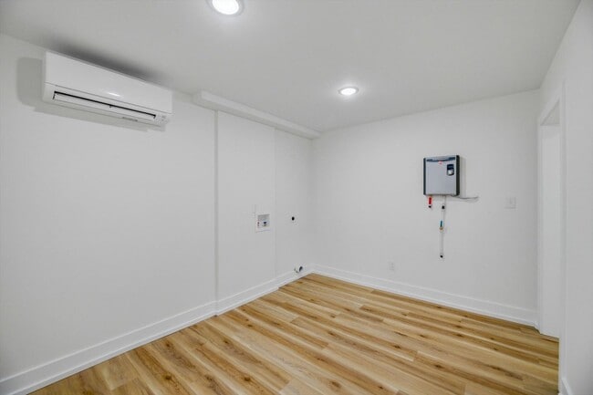 Building Photo - 2113 W Madison Ave