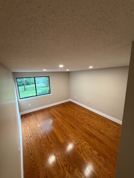 Building Photo - 47 Avonwood Rd
