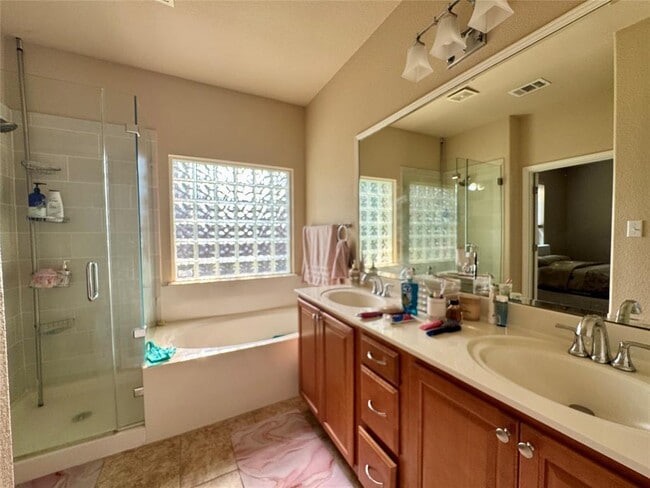 Building Photo - 205 Saddle Ridge Dr