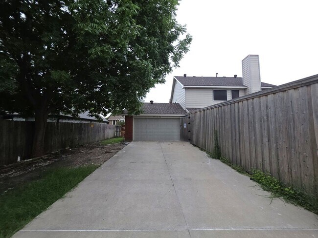 Building Photo - Spacious 4-Bedroom Home with Pool & Spa in...