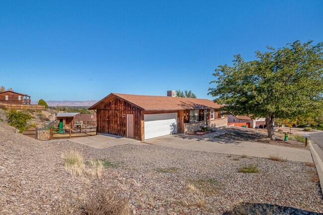 Building Photo - Charming 3-Bedroom Family Home in Orchard Mesa with Incredible Views!!!