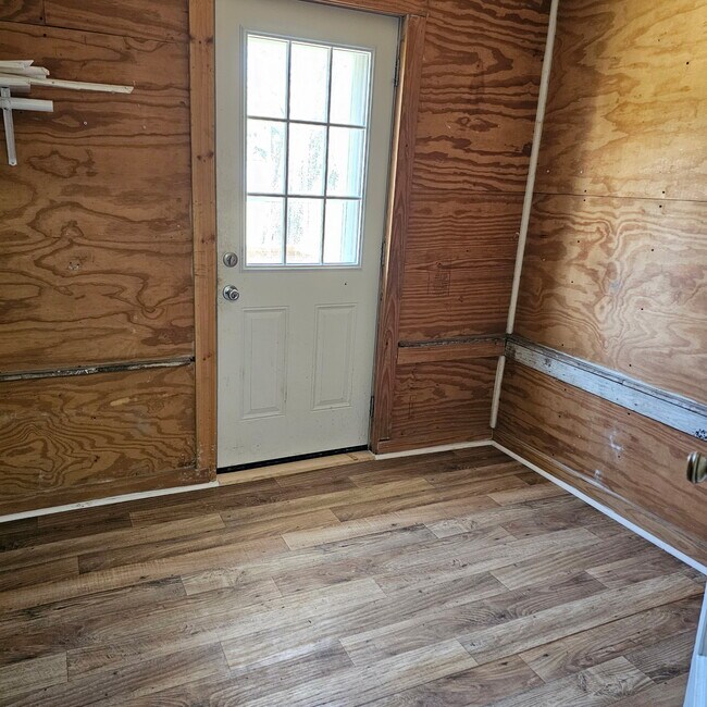 Building Photo - 5051 State Hwy 135 N