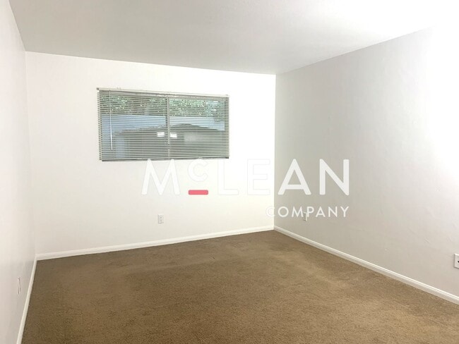 Building Photo - Pet Friendly Palm Desert Home