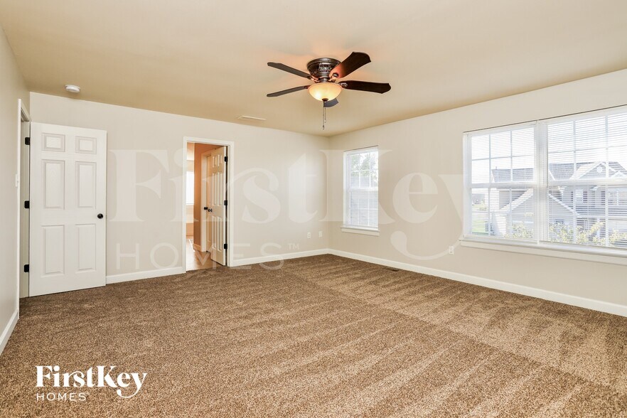 Building Photo - 1702 Briarmanor Dr