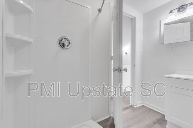 Building Photo - 109 S 7th St