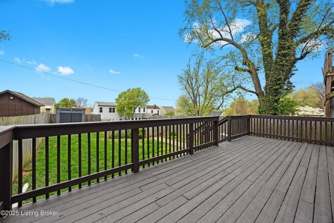 Building Photo - Spacious Home in the Heart of Clifton