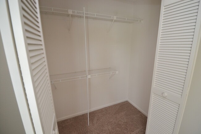 Building Photo - Beautiful 2/2.5 Winter Springs Townhome ~ Newer Paint & Flooring ~ End Unit with Pond View!