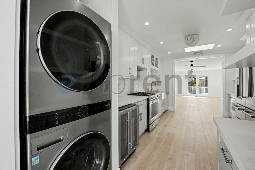 Building Photo - Unit