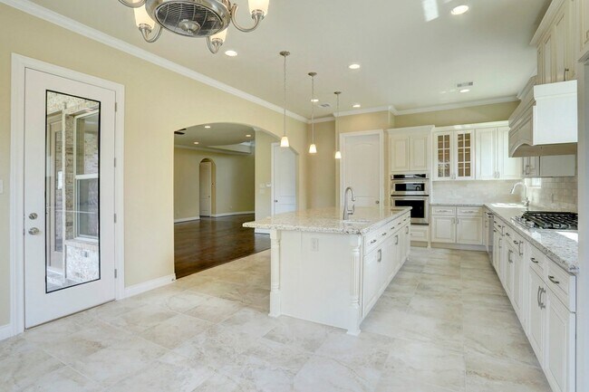 Building Photo - 5203 Beechnut St