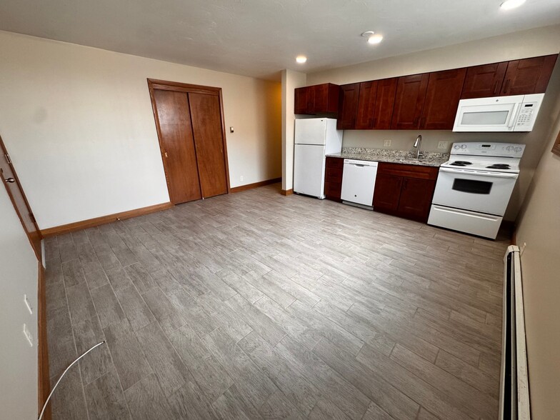 Building Photo - 830 S 10th St