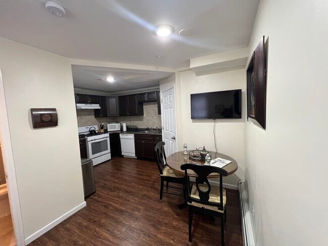 Building Photo - 5700 Broadway