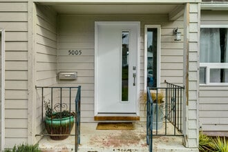 Building Photo - 5005 NE Mason Ct