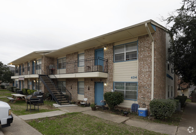 Primary Photo - Gatewood Village Apartments