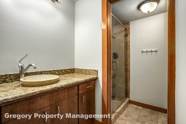 Building Photo - Outstanding Lake Sammamish Views. Private ...