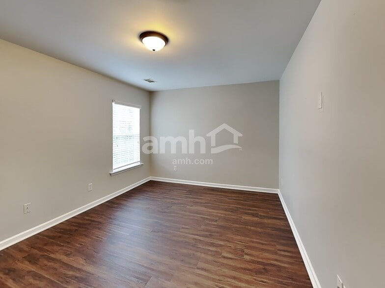 Building Photo - 5027 Abercromby St