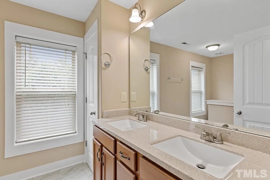 Building Photo - 3826 Amelia Park Dr