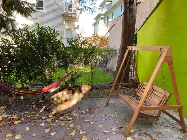 Building Photo - 32 Duer Pl