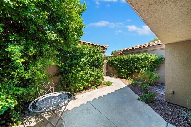 Building Photo - 38615 Palm Valley Dr
