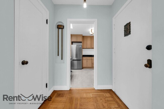 Building Photo - 824 Garfield St