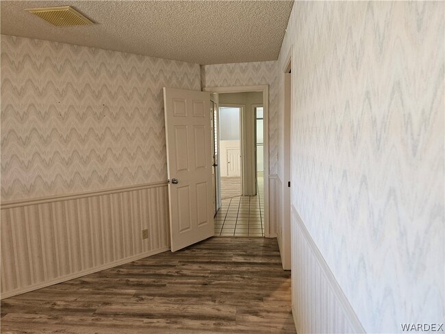 Building Photo - 2022 Merrill Ln