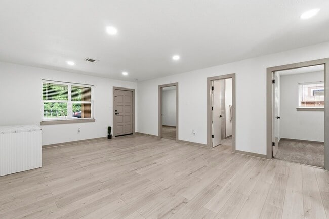 Building Photo - 14850 Coaltown Rd