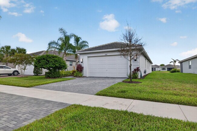 Building Photo - 13352 SW River Rock Rd