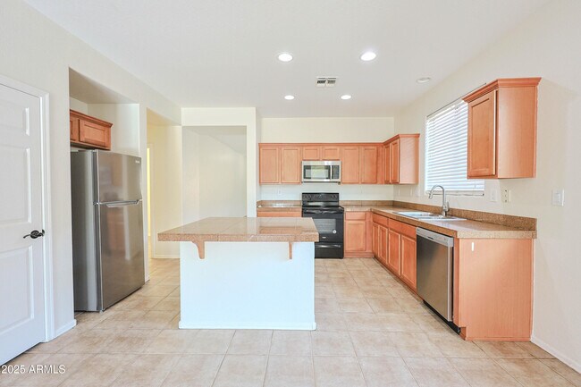 Building Photo - 39904 N Bell Meadow Trail