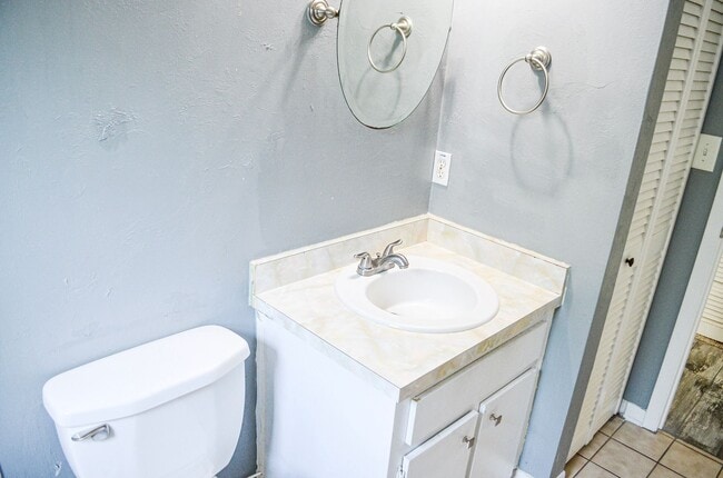 Building Photo - Check out this huge private fenced back yard at this Timberlane home!