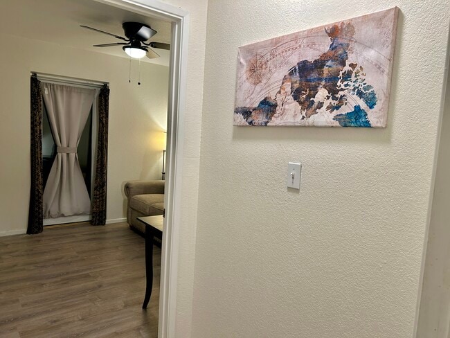 Foyer - 4234 E Western Dr