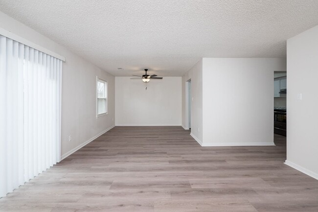 Building Photo - Newly Renovated 3 Bedrooms 2.5 Bathroom Home