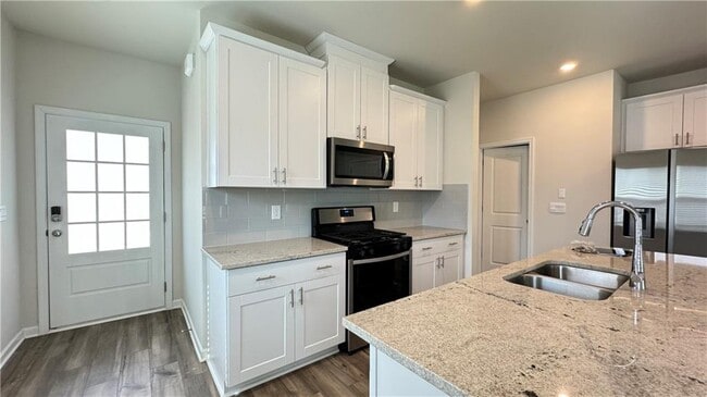 Building Photo - 151 Cedar Ln