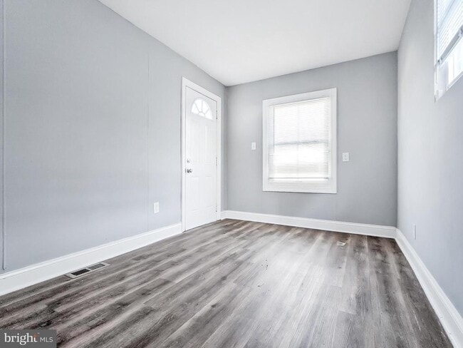 Building Photo - 211 Main St