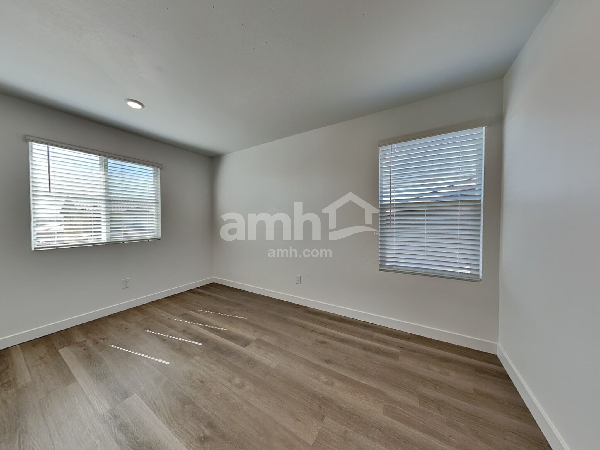 Building Photo - 20177 W Thomas Rd