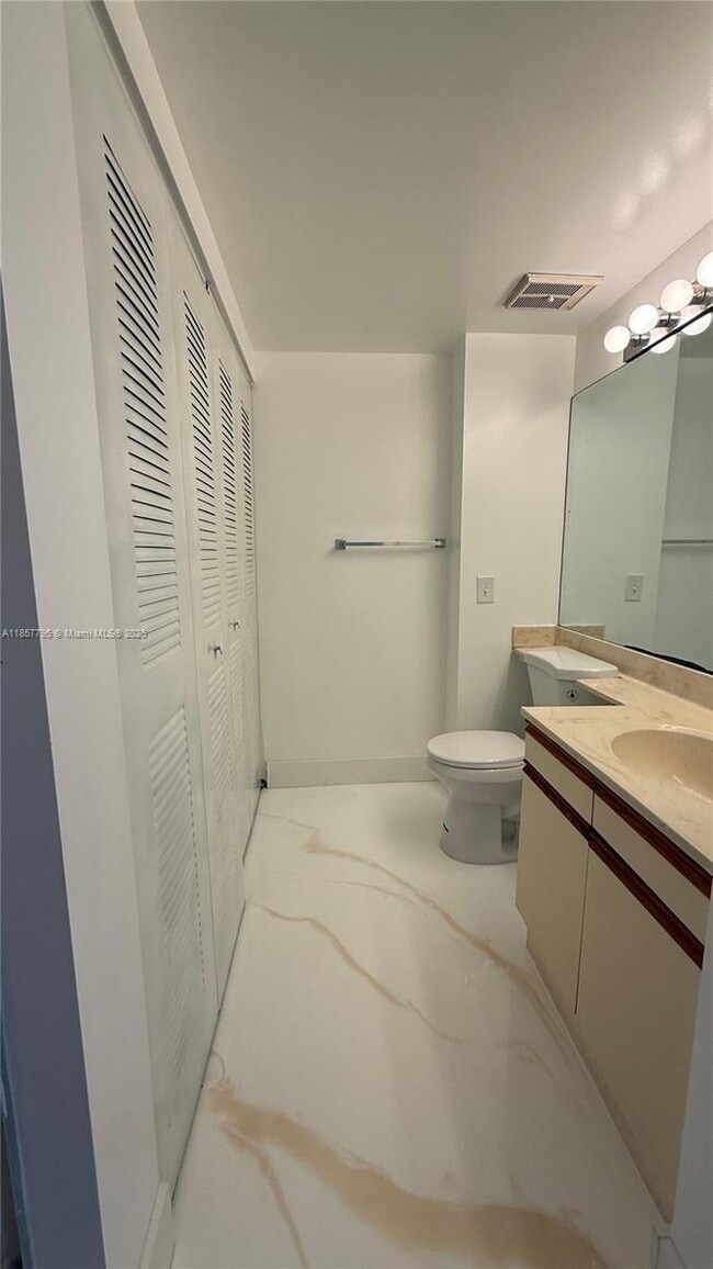 Building Photo - 3610 Yacht Club Dr